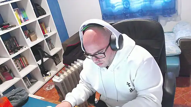 ravingr4d4 online show from December 18, 2025, 10:19 am