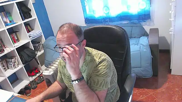 ravingr4d4 online show from April 10, 2026, 8:10 am