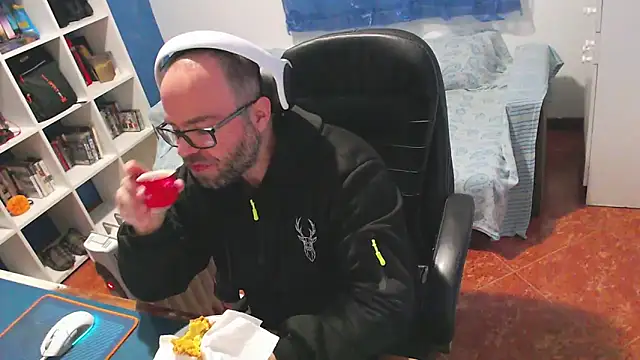 ravingr4d4 online show from February 15, 2026, 5:01 pm