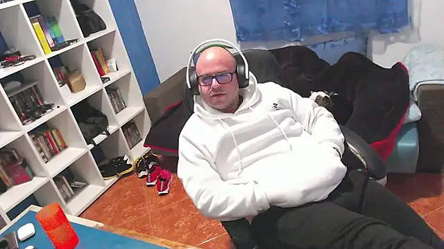 ravingr4d4 online show from December 18, 2025, 10:46 pm