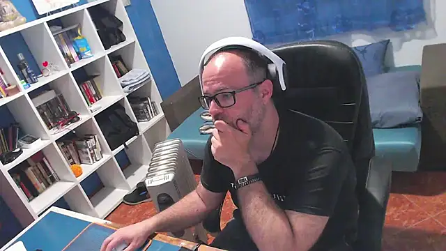 ravingr4d4 online show from April 4, 2026, 7:53 pm