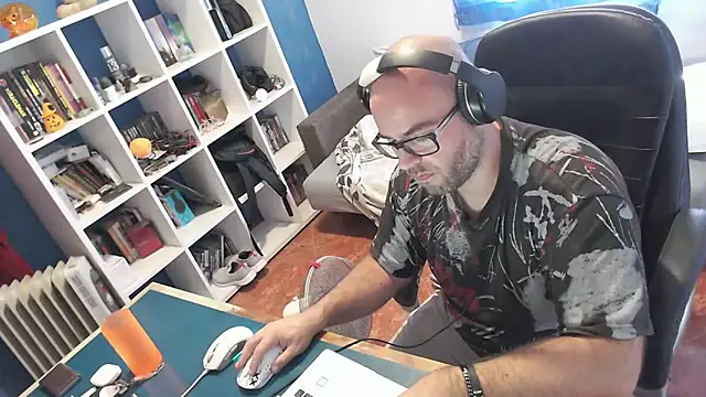 ravingr4d4 online show from October 15, 2025, 10:34 am