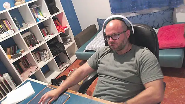 ravingr4d4 online show from May 31, 2026, 9:26 pm