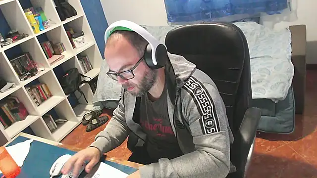 ravingr4d4 online show from January 12, 2026, 9:16 am