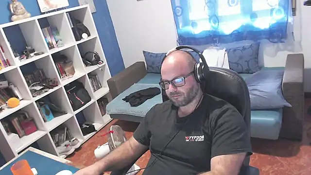 ravingr4d4 online show from October 21, 2025, 9:41 am