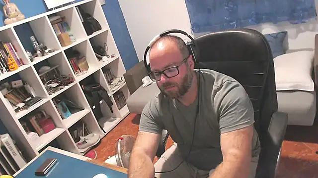 ravingr4d4 online show from September 29, 2025, 9:42 pm