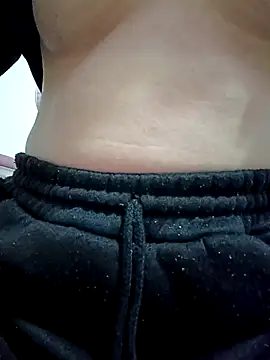 SweetGirl2k2 online show from February 26, 2025, 1:43 pm