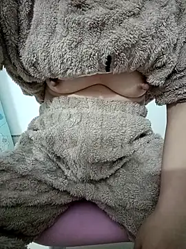 SweetGirl2k2 online show from November 3, 2025, 1:55 am