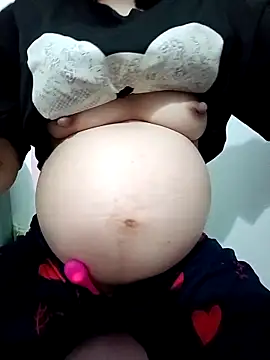 SweetGirl2k2 online show from April 16, 2026, 11:18 pm