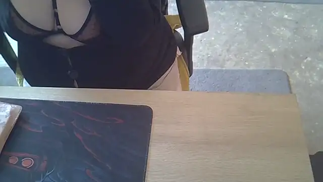 Snapshot of Silvia2277 chatting on February 14, 2026, 9:20 am Silvia2277 online show from February 14, 2026, 9:20 am