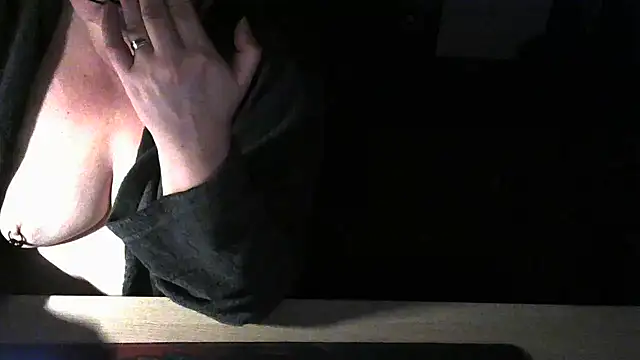 Snapshot of Silvia2277 chatting on December 18, 2025, 8:34 pm Silvia2277 online show from December 18, 2025, 8:34 pm