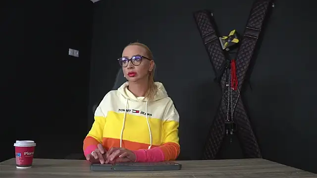 CelineConner online show from September 9, 2025, 4:11 am