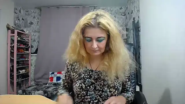 Helen1974 online show from October 7, 2025, 9:38 pm