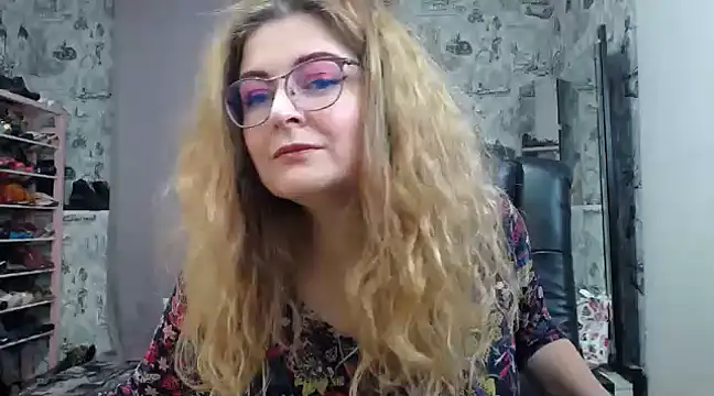 Helen1974 online show from February 8, 2025, 9:15 pm