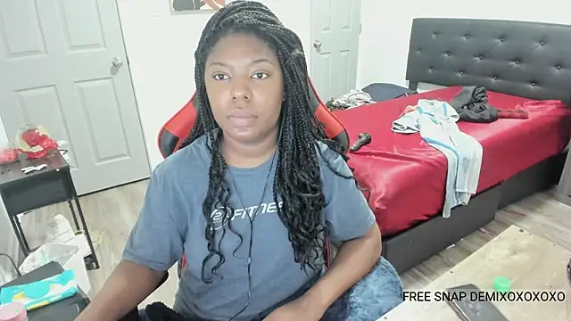 Snapshot of demi_xoxo chatting on December 27, 2024, 12:12 pm demi xoxo online show from December 27, 2024, 12:12 pm