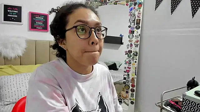 Zoe Gruber online show from February 6, 2025, 8:56 pm