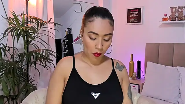 Zoe Gruber online show from November 23, 2025, 9:47 pm