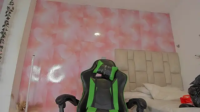 emily lean  online show from October 8, 2025, 12:45 am