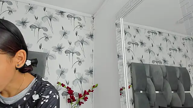 Ehotloveaxxx online show from November 10, 2025, 1:05 pm