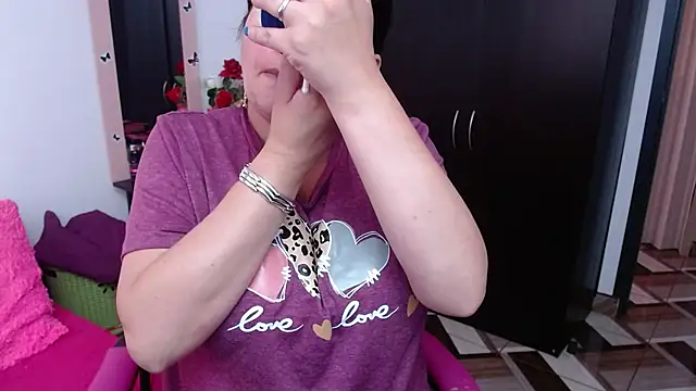 CristialJones  online show from October 6, 2025, 2:51 pm