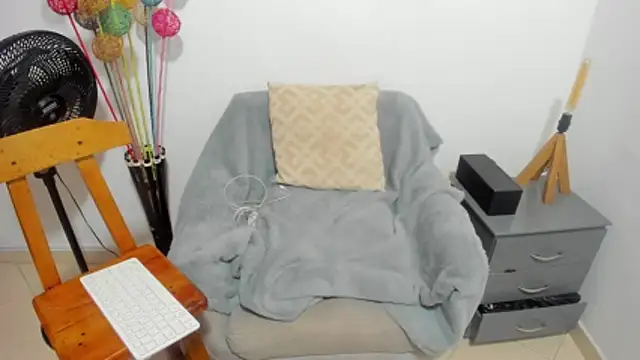 Snapshot of helena_copper_ chatting on May 12, 2026, 5:04 am helena copper online show from May 12, 2026, 5:04 am