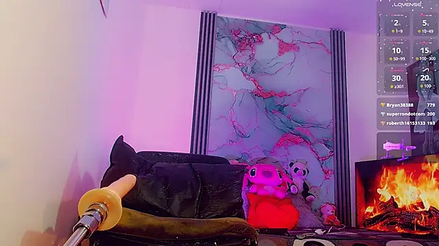  ChanellR  online show from October 8, 2025, 7:36 pm