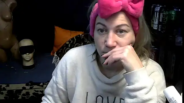 wLESLYMOSw online show from December 22, 2025, 8:03 am