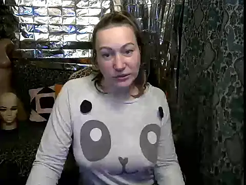 wLESLYMOSw online show from February 7, 2026, 6:49 pm