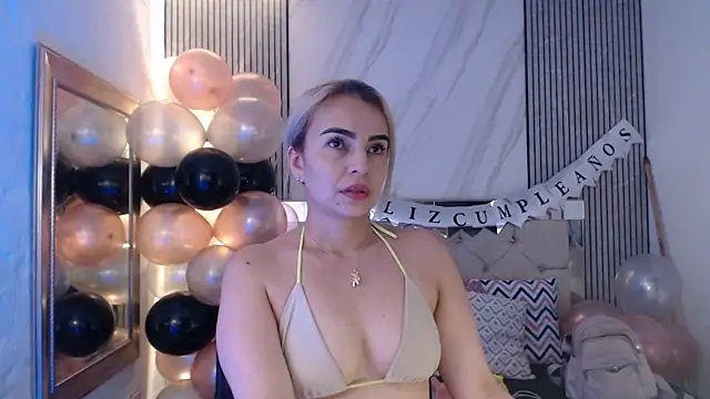 Snapshot of ashley__tylor chatting on April 25, 2026, 7:44 pm ashley tylor online show from April 25, 2026, 7:44 pm