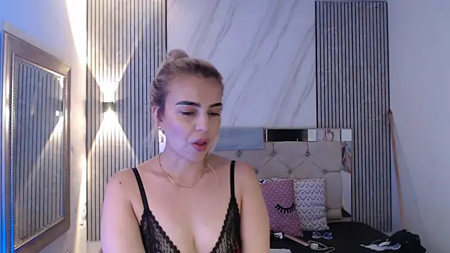 Snapshot of ashley__tylor chatting on April 30, 2026, 8:57 pm ashley tylor online show from April 30, 2026, 8:57 pm
