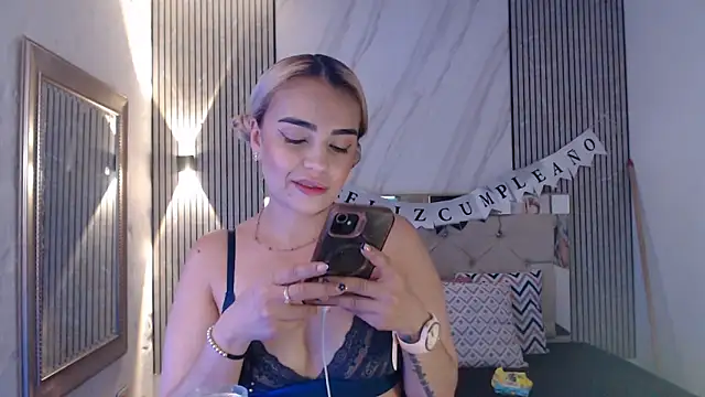 Snapshot of ashley__tylor chatting on April 28, 2026, 8:24 pm ashley tylor online show from April 28, 2026, 8:24 pm