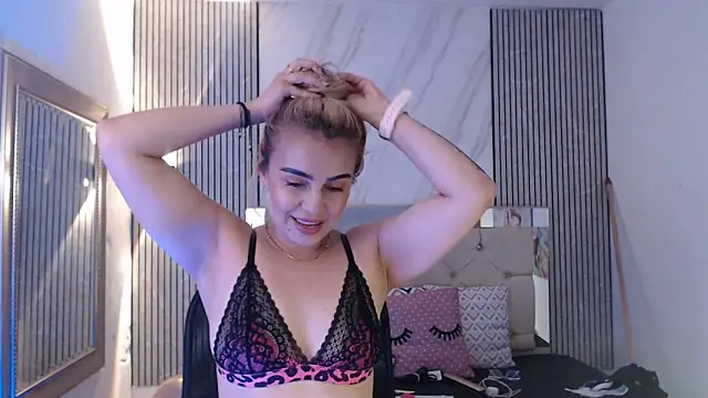 Snapshot of ashley__tylor chatting on April 30, 2026, 8:27 pm ashley tylor online show from April 30, 2026, 8:27 pm
