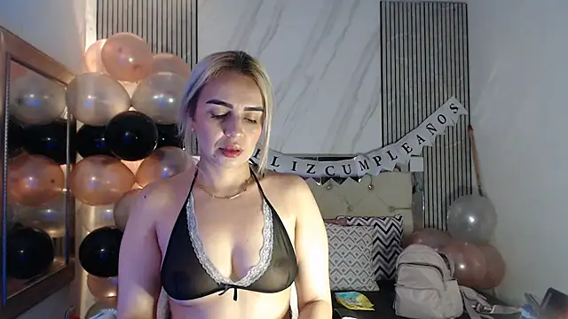 Snapshot of ashley__tylor chatting on April 24, 2026, 10:01 pm ashley tylor online show from April 24, 2026, 10:01 pm