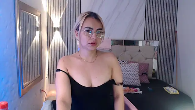 Snapshot of ashley__tylor chatting on May 12, 2026, 4:13 pm ashley tylor online show from May 12, 2026, 4:13 pm