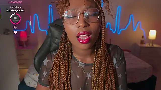 Snapshot of EmmaSanzz_ chatting on November 27, 2025, 11:32 am EmmaSanzz online show from November 27, 2025, 11:32 am