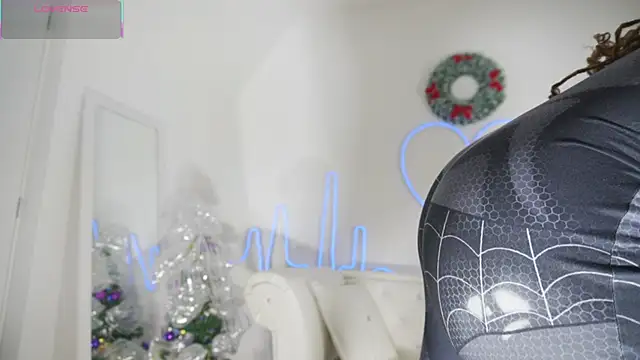 Snapshot of EmmaSanzz_ chatting on November 30, 2025, 11:44 am EmmaSanzz online show from November 30, 2025, 11:44 am