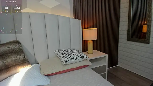 Julietasantos   online show from March 12, 2025, 9:35 pm