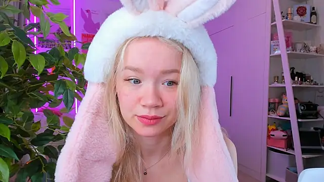 Lily Young online show from April 4, 2026, 3:13 am