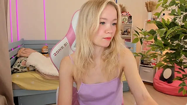 Lily Young online show from October 28, 2025, 5:08 am