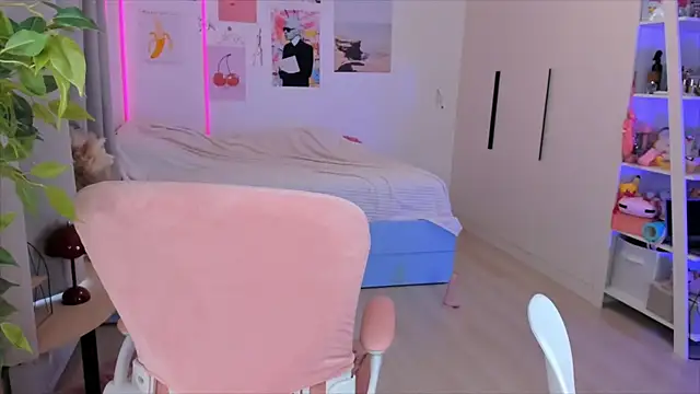 Lily Young online show from February 20, 2026, 6:19 am