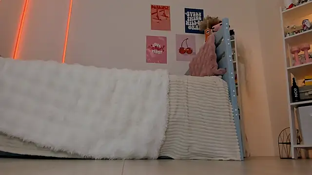 Lily Young online show from October 20, 2025, 5:09 am