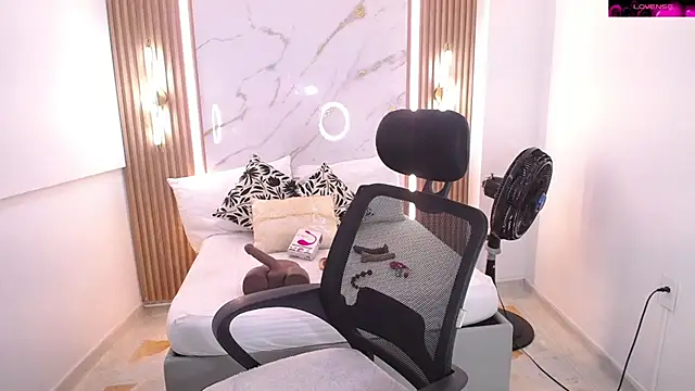 Snapshot of Mariana_Rojas chatting on June 10, 2026, 5:30 am Mariana Rojas online show from June 10, 2026, 5:30 am