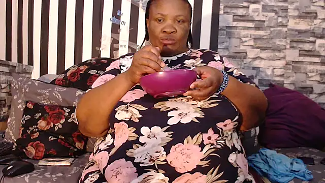 BigHotMatureXx online show from September 17, 2025, 9:00 am