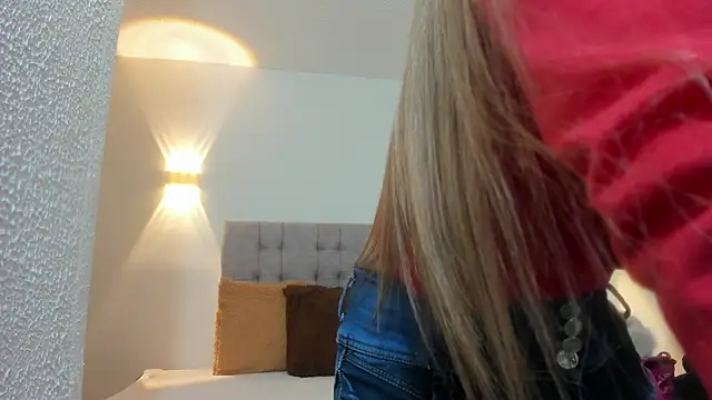 Carolina hernandez22 online show from September 30, 2025, 12:00 pm