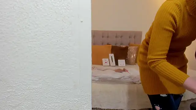 Carolina hernandez22 online show from September 28, 2025, 12:01 pm