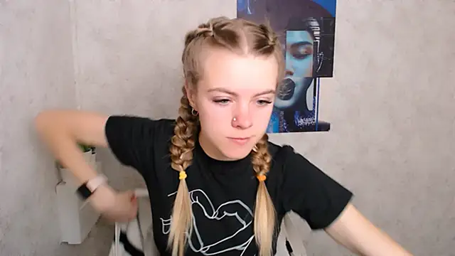 AliceFlirtt  online show from September 17, 2025, 9:00 am