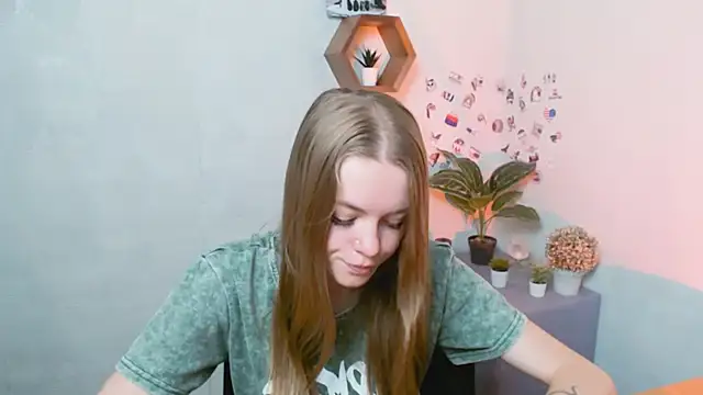 AliceFlirtt  online show from September 19, 2025, 8:51 am