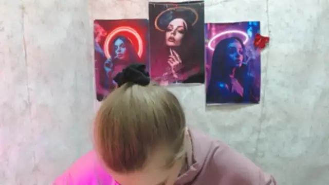 AliceFlirtt  online show from December 18, 2025, 2:43 pm