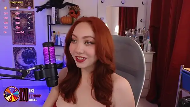 LilyVelvett online show from October 1, 2025, 2:06 am