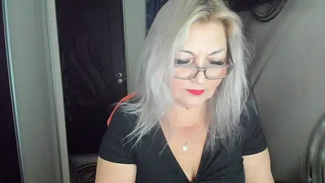 IryshAlice online show from October 6, 2025, 12:01 am